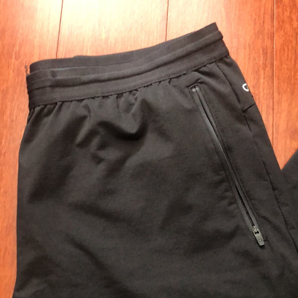GapFit Men’s Training Joggers - Picture 6 of 9